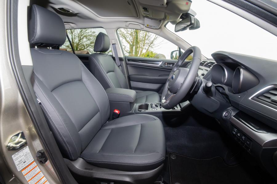 Интерьер Subaru Outback 2018 года  (UK) (фото 27 из 36)